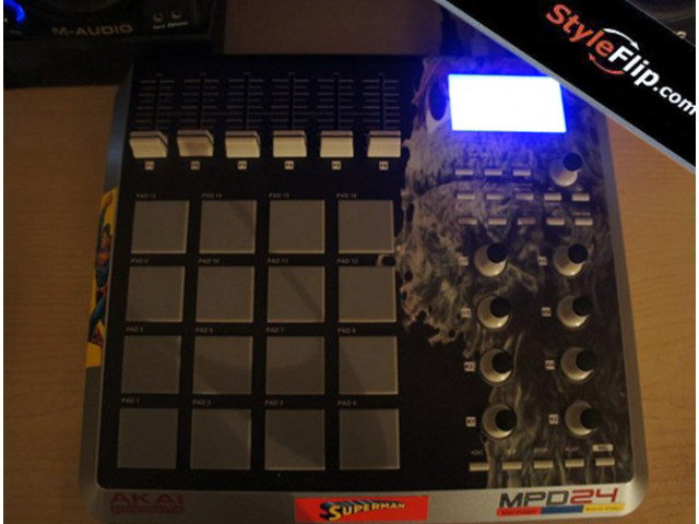 Akai MPD 24 Gee Wiz Black Green Puppet