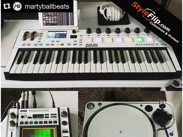 Custom Akai Advance 49 White Blue Styleflip Skin Clean