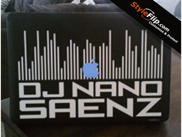 MacBook Custom Styleflip Skin DJ Nano SAENZ White Bars