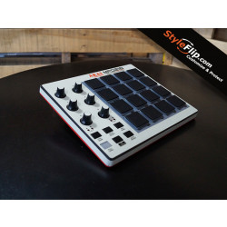 Akai MPD 218 Classic Look Side