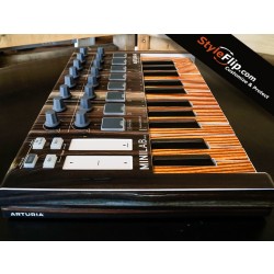 Arturia Minilab MK2 Wood Side